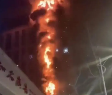 黑龙江省佳木斯市一高层起火