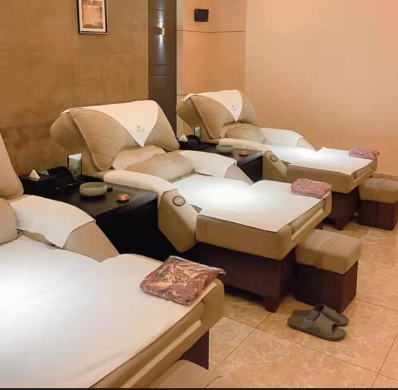 男子按摩时发现技师偷吃水果，举报泄愤