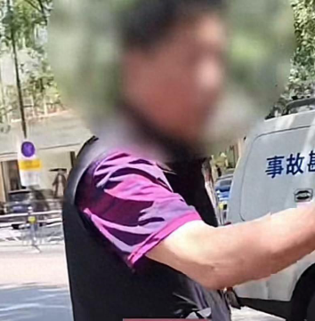 车辆剐蹭后男子逃逸，声称“自己是退休公安”