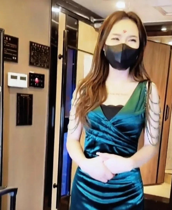 男子养生调戏技师，大姐将男子睾丸捏痛