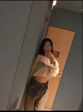 上海沐足：技师服务期间偷懒还发自拍