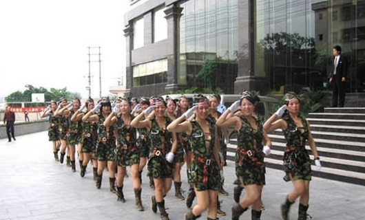 夜上海论坛：男士为什么不能洗浴“桑拿”？