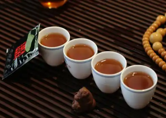 夜上海品茶：男人与女人的茶味人生