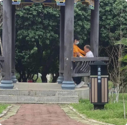 上海夜生活：公园里的游击队按摩技师