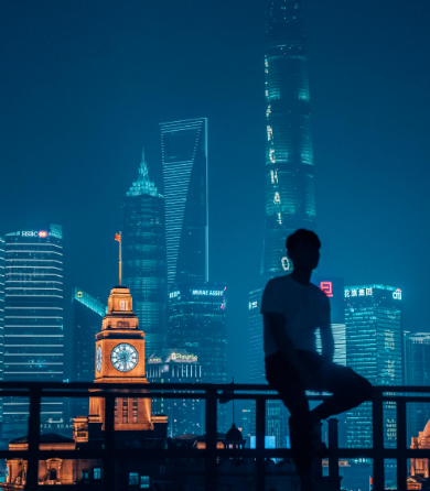 夜深以后，城市里真正有价值的信息才开始流动