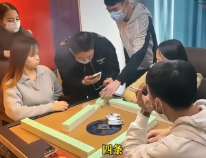 上海一棋牌会所发生物品损坏事件